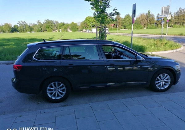 Volkswagen Passat cena 56000 przebieg: 156000, rok produkcji 2016 z Kożuchów małe 781